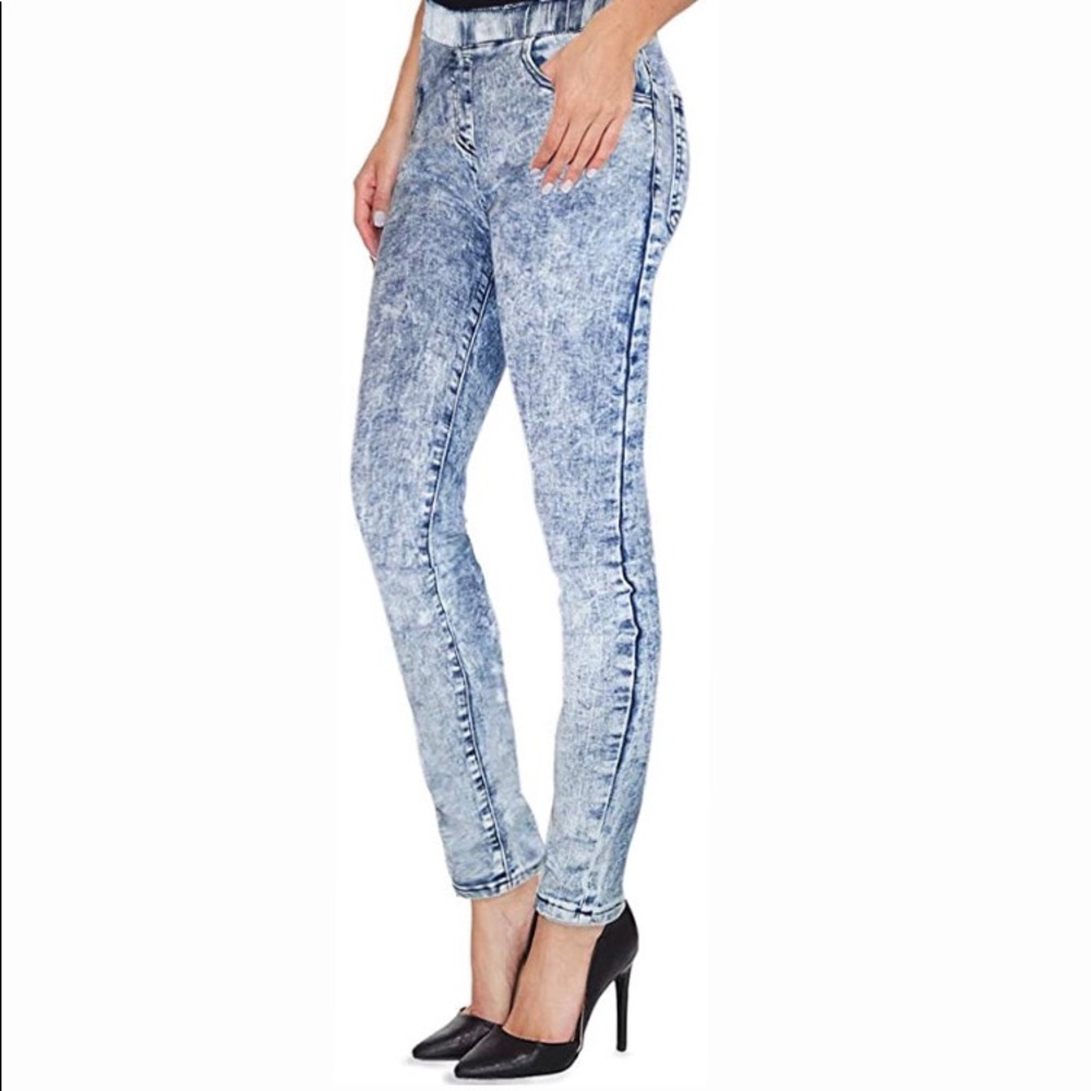 Women's denim jeans. Stretchy High Waisted Slim Fit Skinny Leg Pull On Jean.